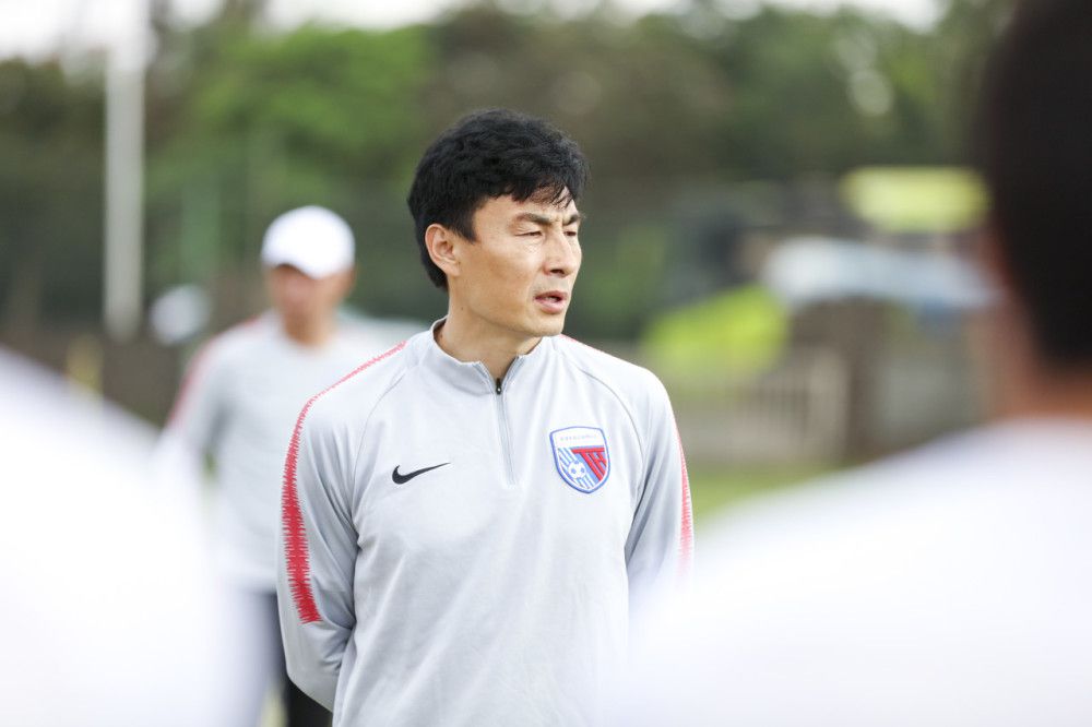 吴青峰再与郭敬明合作吴世勋，吴倩，宋威龙此次组成了高颜值组合，联手狙击少女心，这场高甜爱情故事更是跨越了寒冬，终于在万物萌动的春日与观众见面